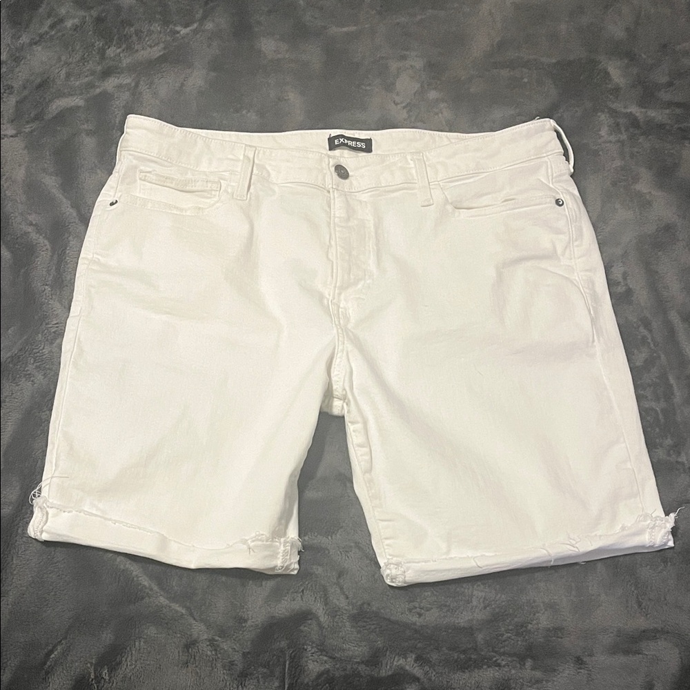 Express Mens White Denim Men's Shorts 36 stretch. Cuffed frayed hem